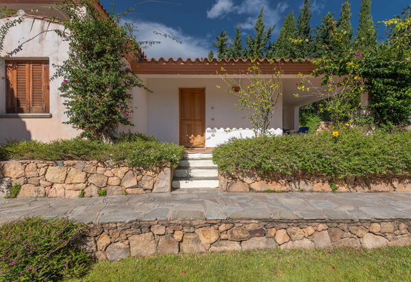 Crystal Pool Village In Tanaunella: Autunno, Entrata Principale, Estate, Inverno, Primavera