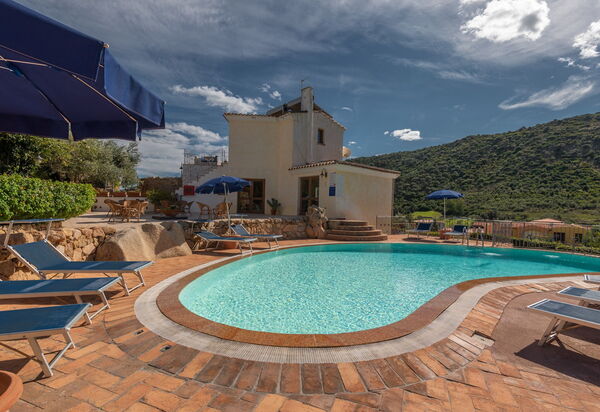 Crystal Pool Village In Tanaunella: Autunno, Estate, Inverno, Piscina, Primavera