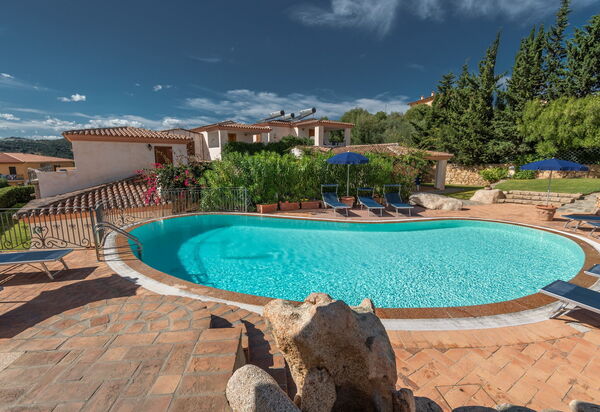 Crystal Pool Village In Tanaunella: Autunno, Estate, Inverno, Piscina, Primavera