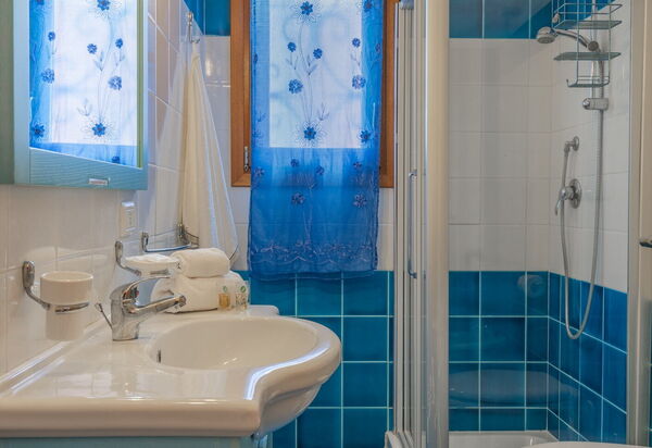 Crystal Pool Village In Tanaunella: Autunno, Bagno, Estate, Inverno, Primavera