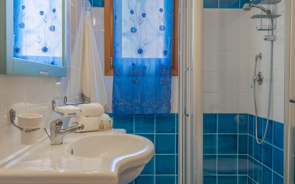 Crystal Pool Village In Tanaunella - : Autumn, Bathroom, Spring, Summer, Winter