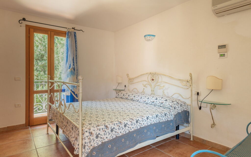 Crystal Pool Village In Tanaunella - : Autumn, Bedroom, Spring, Summer, Winter