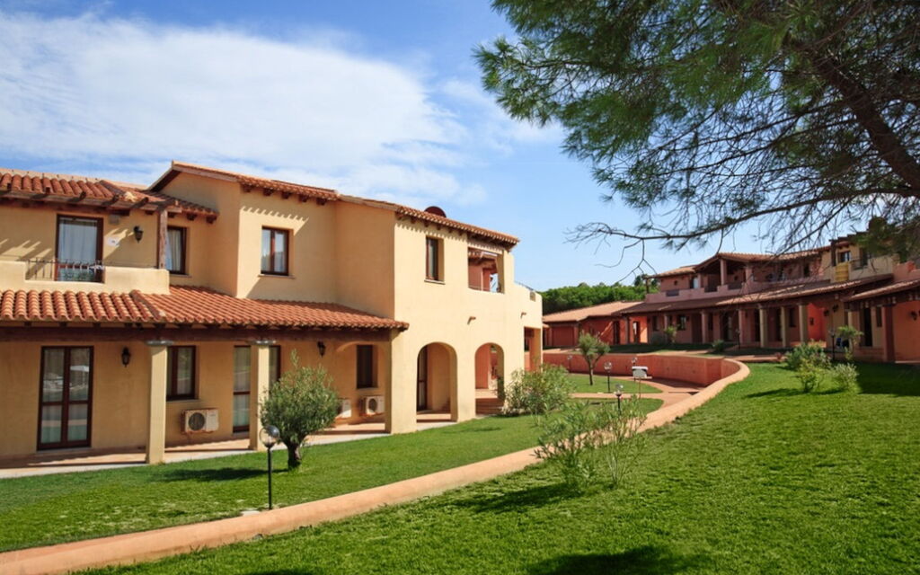 Il Mirto Appartamenti, Ac e Wifi, Gallura: Autumn, Building Exterior, Spring, Summer