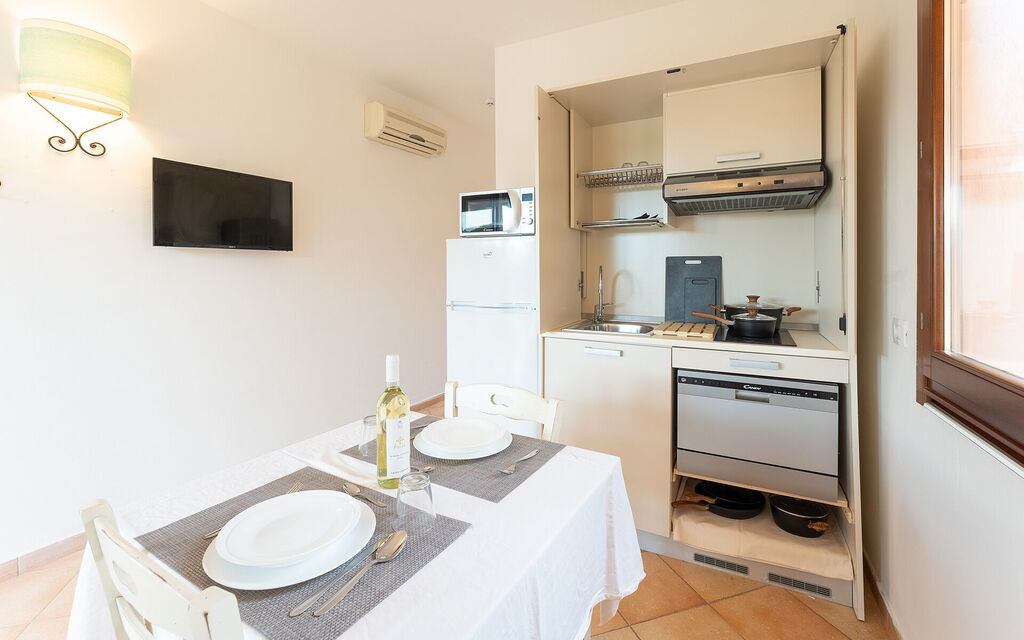 Il Mirto Appartamenti, Ac e Wifi, Gallura - : Autunno, Cucina, Estate, Inverno, Primavera, Sala da pranzo