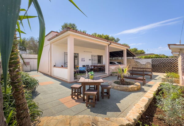 White Sand Private Villa Near The Sea, Wifi: Autunno, Entrata Principale, Estate, Primavera