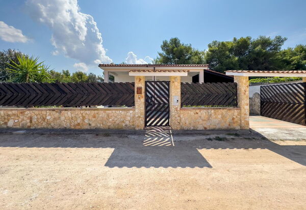 White Sand Private Villa Near The Sea, Wifi: Autunno, Entrata Principale, Estate, Primavera