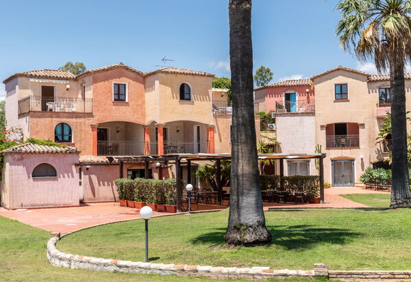 Tropical Residence In Santa Margherita Di Pula: Autunno, Estate, Esterni, Inverno, Primavera