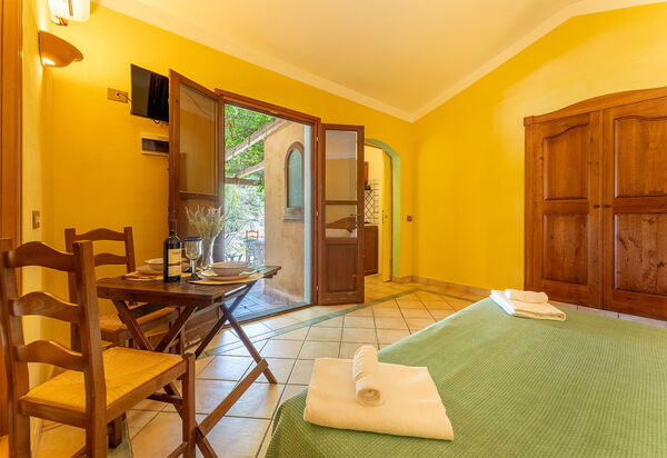 Tropical Residence In Santa Margherita Di Pula: Autunno, Estate, Inverno, Primavera, Soggiorno