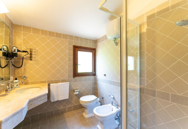 Tropical Residence In Santa Margherita Di Pula: Autunno, Bagno, Estate, Inverno, Primavera