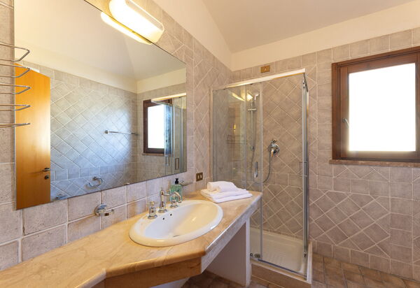 Tropical Residence In Santa Margherita Di Pula: Autunno, Bagno, Estate, Inverno, Primavera