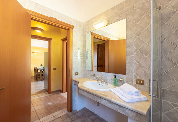 Tropical Residence In Santa Margherita Di Pula: Autunno, Bagno, Estate, Inverno, Primavera