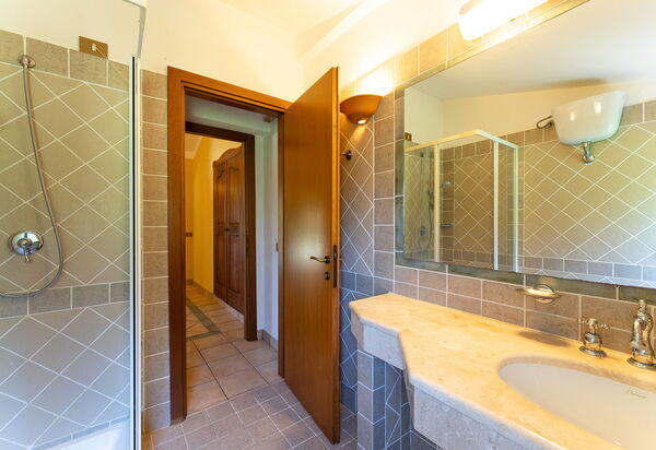 Tropical Residence In Santa Margherita Di Pula: Autunno, Bagno, Estate, Inverno, Primavera