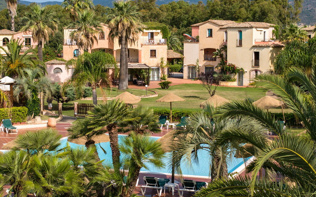 Tropical Residence In Santa Margherita Di Pula: Autunno, Estate, Esterni, Inverno, Primavera
