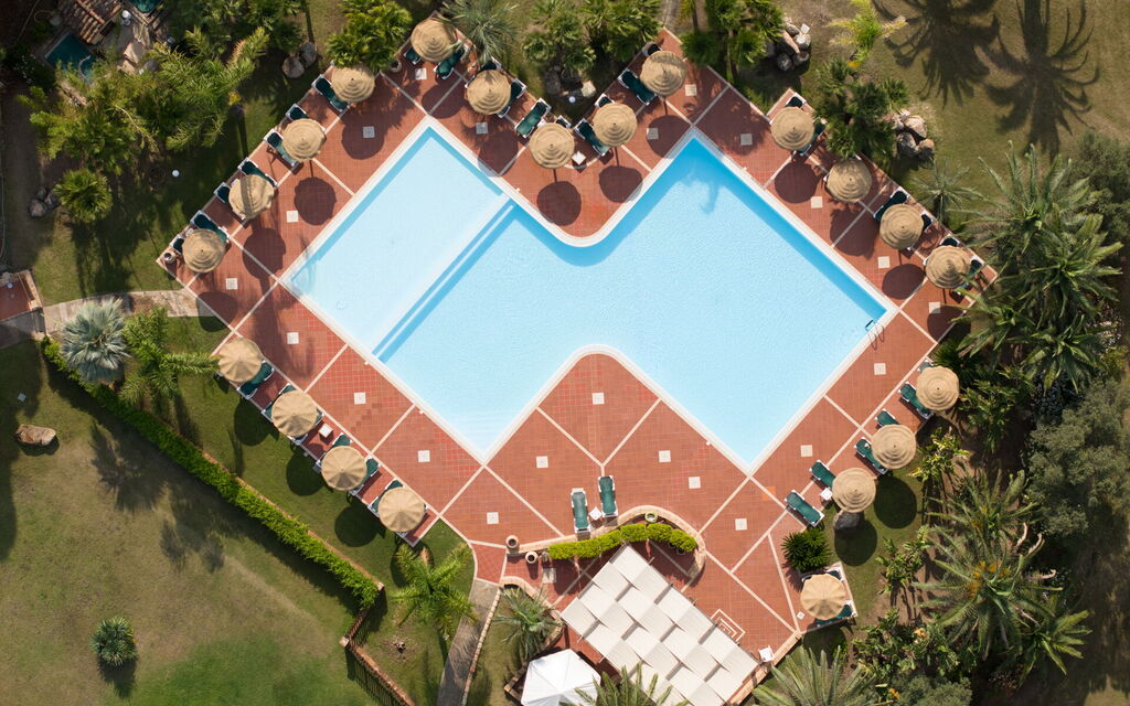 Tropical Residence In Santa Margherita Di Pula: Autunno, Estate, Inverno, Piscina, Primavera