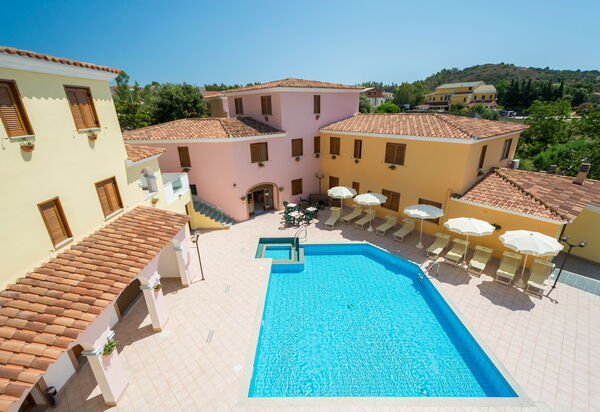 Violet Residence In Orosei: Autunno, Estate, Inverno, Piscina, Primavera