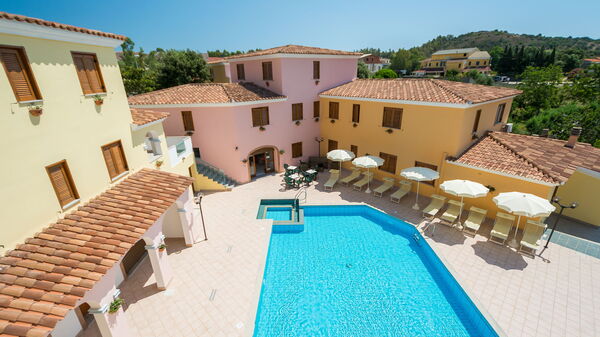 Violet Residence In Orosei: Autunno, Estate, Inverno, Piscina, Primavera