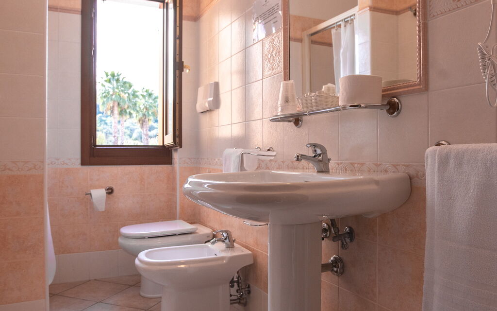 Violet Residence In Orosei - : Autumn, Bathroom, Spring, Summer, Winter