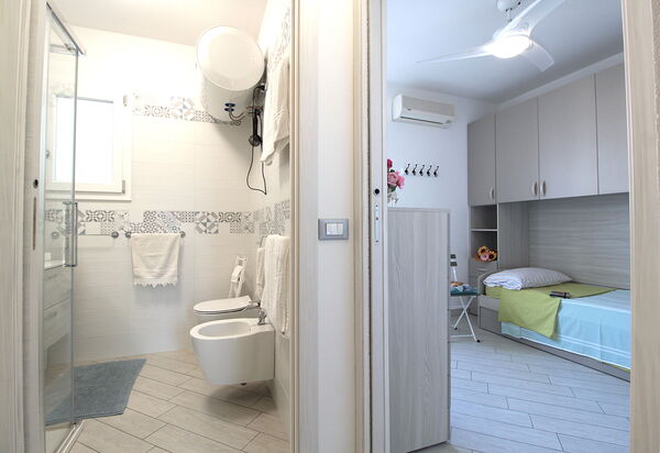 Villetta Elena, Ac, Wifi, Lido Degli Scacchi: Autumn, Bathroom, Bedroom, Spring, Summer