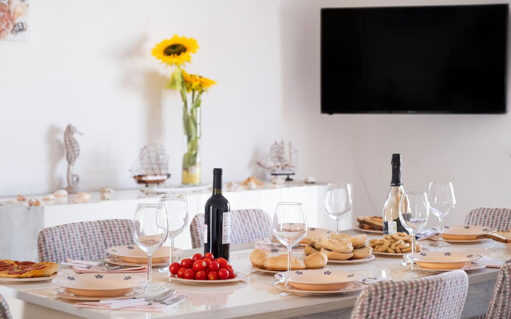 Villa Heart Island Vista Mare: Autumn, Kitchen, Spring, Summer