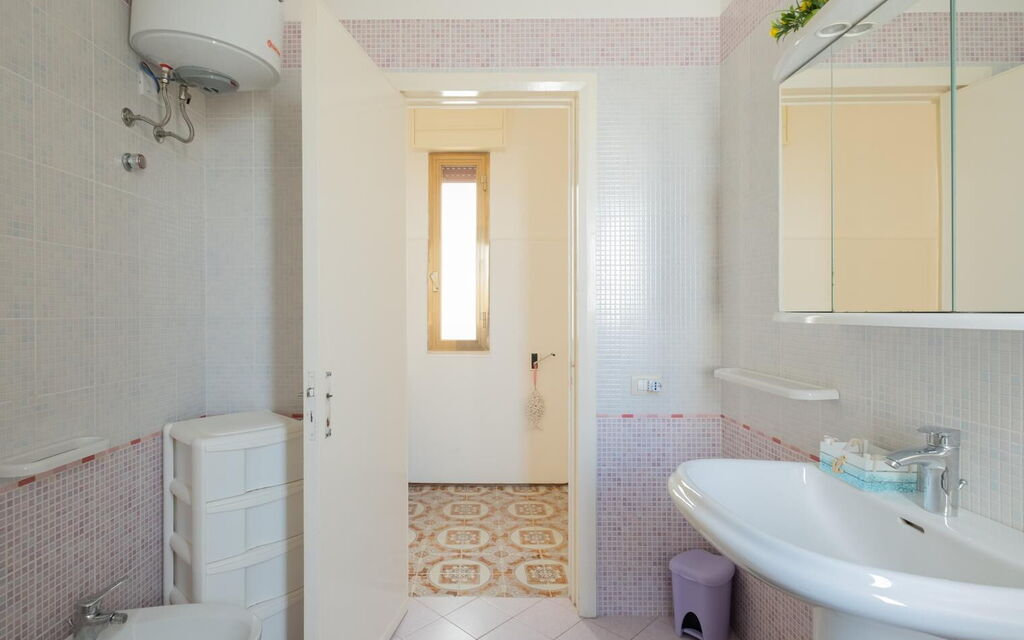 Villa Heart Island Vista Mare: Autumn, Bathroom, Spring, Summer