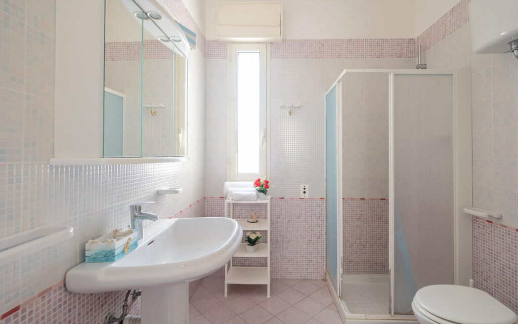 Villa Heart Island Vista Mare: Autumn, Bathroom, Spring, Summer