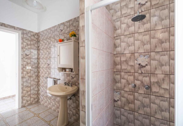 Sunny Haven Villa In Torre Lapillo: Autunno, Bagno, Estate, Inverno, Primavera