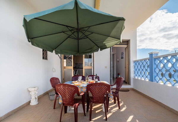 Sunny Haven Villa In Torre Lapillo: Autunno, Balcone / Terrazza / Patio, Estate, Inverno, Primavera