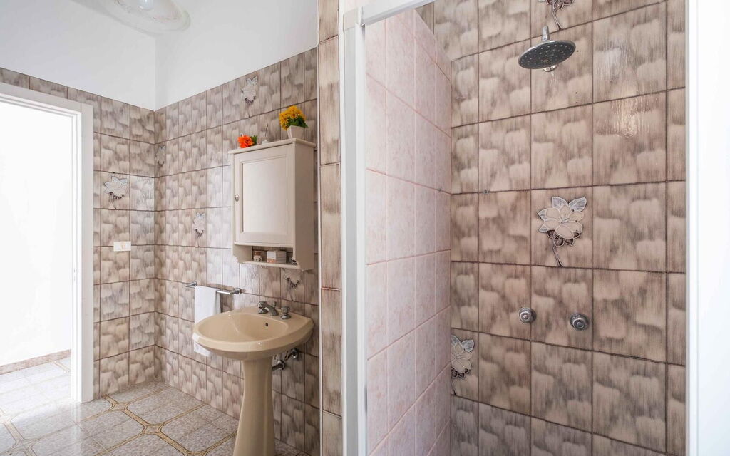 Sunny Haven Villa In Torre Lapillo: Autumn, Bathroom, Spring, Summer, Winter