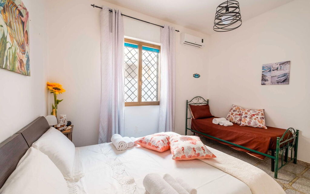 Sunny Haven Villa In Torre Lapillo: Autumn, Bedroom, Spring, Summer, Winter