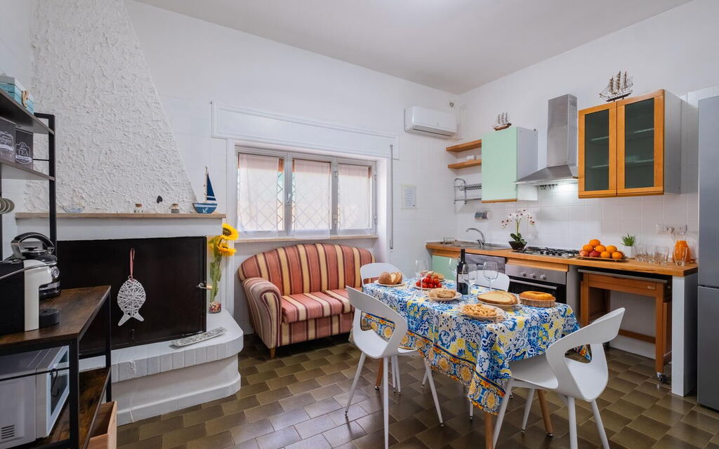 Sunshine Escape Villa In Porto Cesareo, Wi-fi, Ac: Autumn, Living Room, Spring, Summer, Winter