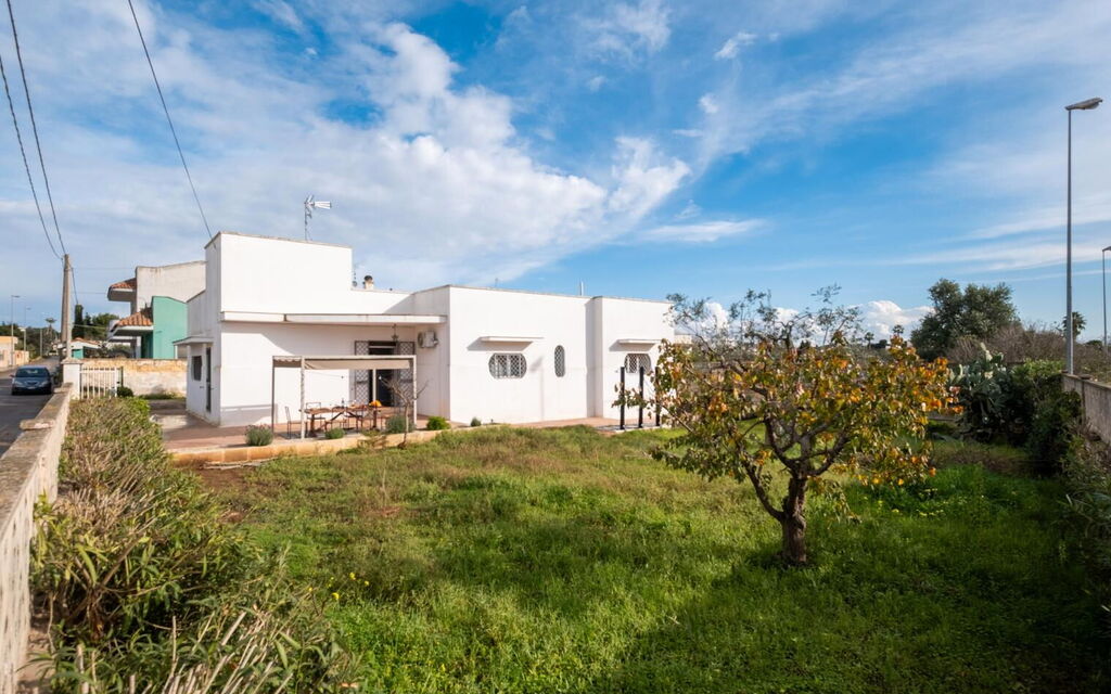 Sunshine Escape Villa In Porto Cesareo, Wi-fi, Ac: Autumn, Garden, Spring, Summer, Winter