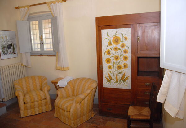 Podere San Giovanni: podere-san-giovanni-narni-terni-villa-bedroom