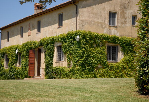 Podere San Giovanni: podere-san-giovanni-narni-terni-villa-external