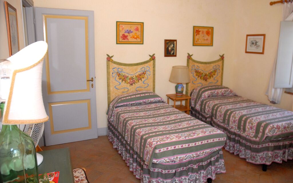 Podere San Giovanni: podere-san-giovanni-narni-terni-villa-camera-da-letto