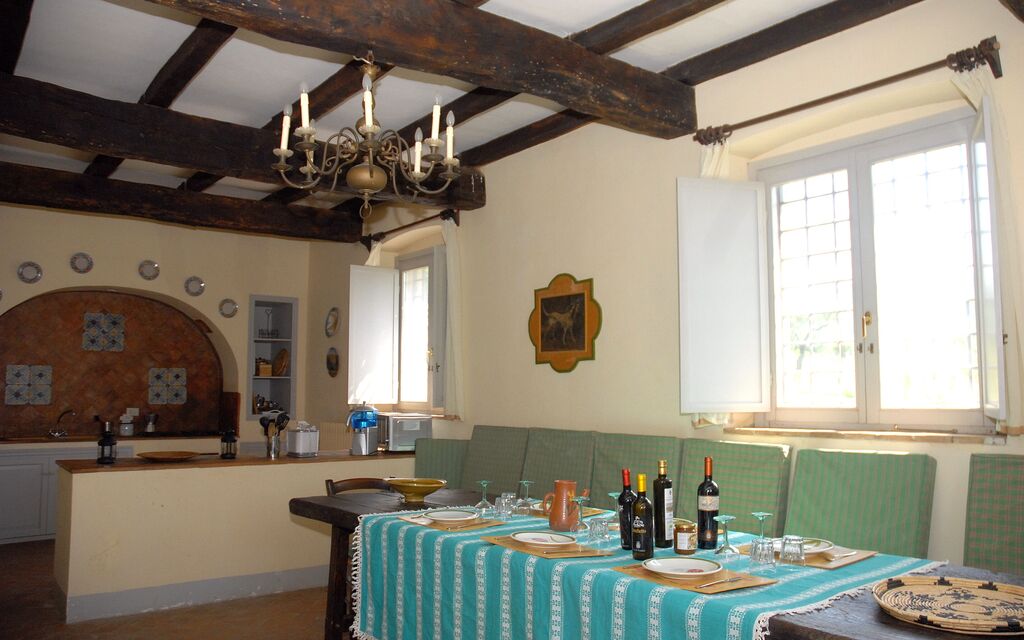 Podere San Giovanni: podere-san-giovanni-narni-terni-villa-sala-da-pranzo