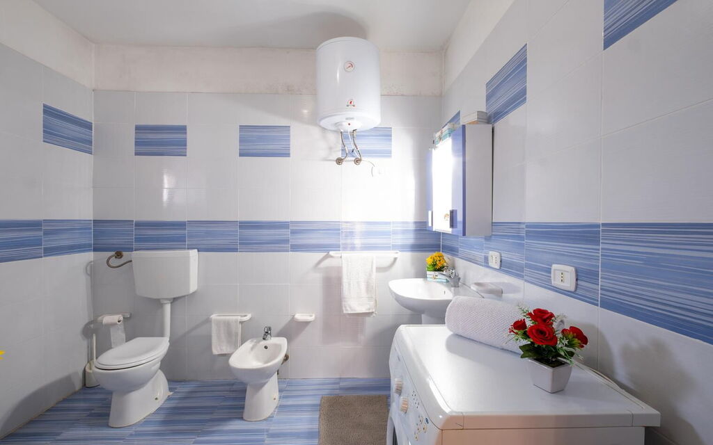 Villa Aloha in Porto Cesareo Ac: Autumn, Bathroom, Spring, Summer