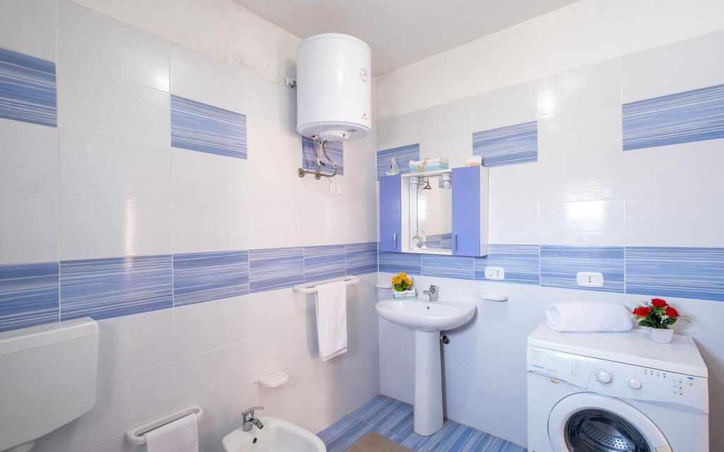 Villa Aloha in Porto Cesareo Ac: Autumn, Bathroom, Spring, Summer