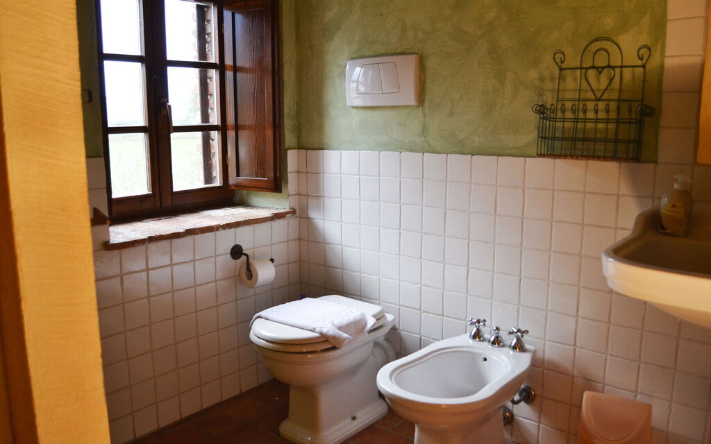 Borgo Santa Maria, Private Pool, Perugia: Autumn, Bathroom, Spring, Summer