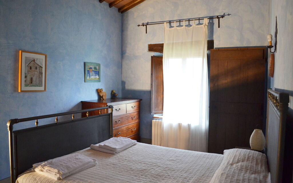 Borgo Santa Maria, Private Pool, Perugia: Autumn, Bedroom, Spring, Summer