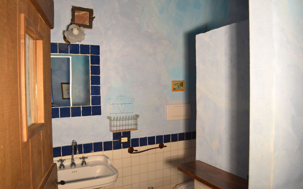 Borgo Santa Maria, Private Pool, Perugia: Autumn, Bathroom, Spring, Summer