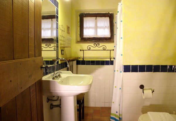 Appartamento La Vecchia Cedraia, Wifi, Perugia: Autumn, Bathroom, Spring, Summer, Winter