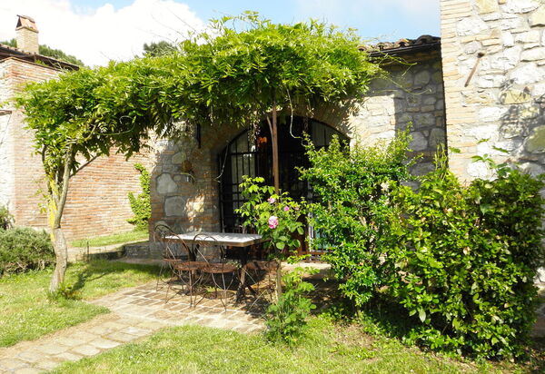 Appartamento Il Fienile Del Sole, Wifi, Perugia: Autumn, Main Entrance, Spring, Summer, Winter