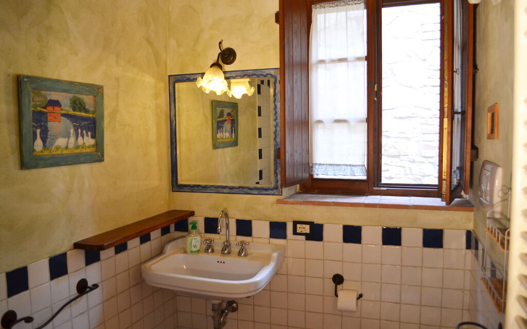 Appartamento Il Fienile Del Sole, Wifi, Perugia: Autunno, Bagno, Estate, Inverno, Primavera