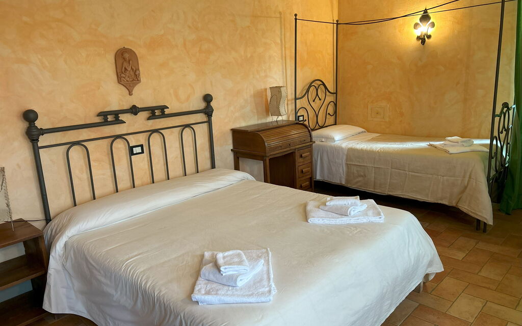 Appartamento Il Cantico Del Gallo, Wifi, Near Perugia: Autunno, Camera da letto, Estate, Primavera