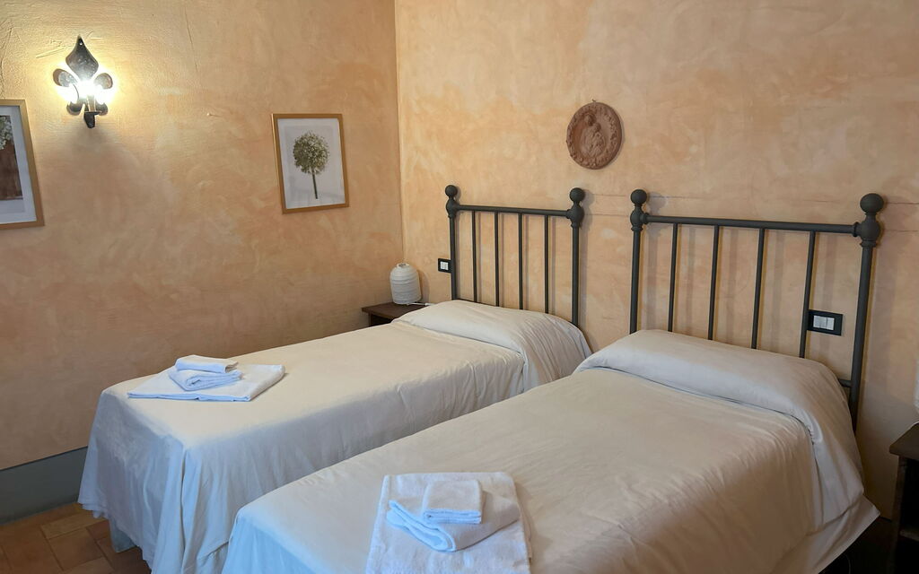 Appartamento Il Cantico Del Gallo, Wifi, Near Perugia: Autunno, Camera da letto, Estate, Primavera