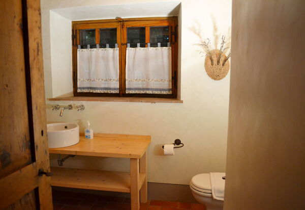 Appartamento Poggiolo, Wifi, Near Perugia: Autumn, Bathroom, Spring, Summer, Winter