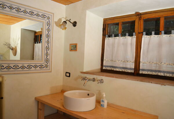 Appartamento Poggiolo, Wifi, Near Perugia: Autumn, Bathroom, Spring, Summer, Winter