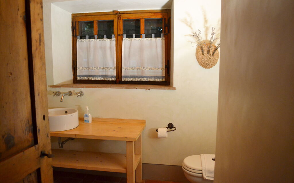 Appartamento Poggiolo, Wifi, Near Perugia: Autumn, Bathroom, Spring, Summer, Winter