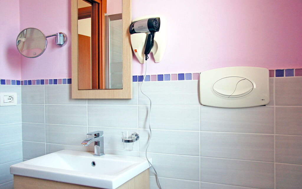 Marconi Seaside Residence, Pool, Wifi, Abruzzo - : Autumn, Bathroom, Spring, Summer