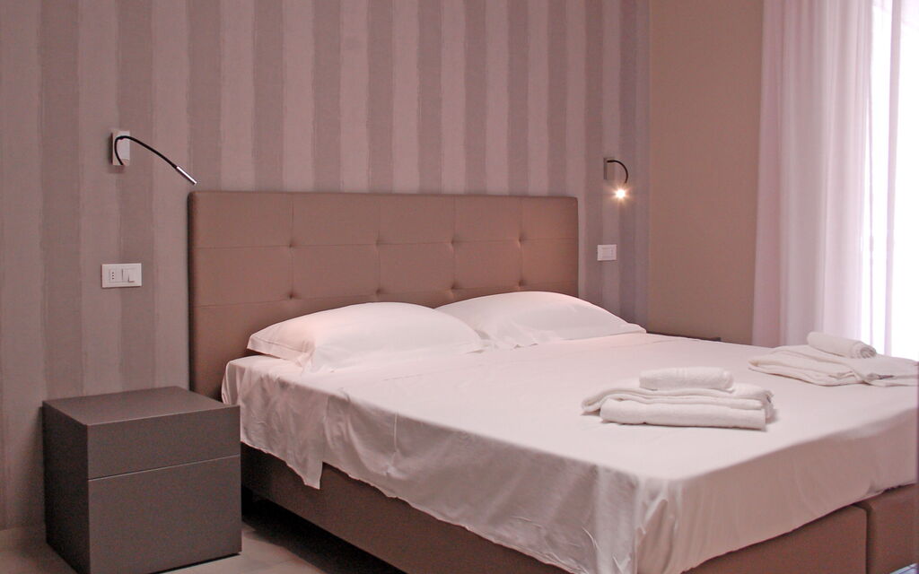 Marconi Seaside Residence, Pool, Wifi, Abruzzo - : Autumn, Bathroom, Spring, Summer